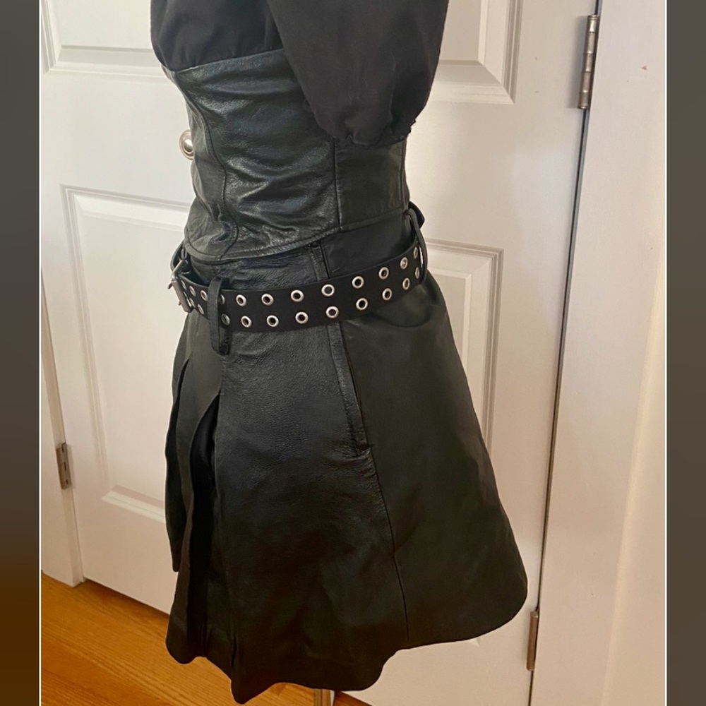 !TREND ALERT!🖤Blk LEATHER SEASON MUST HAVE pleated mini skirt sz 8 Women’s